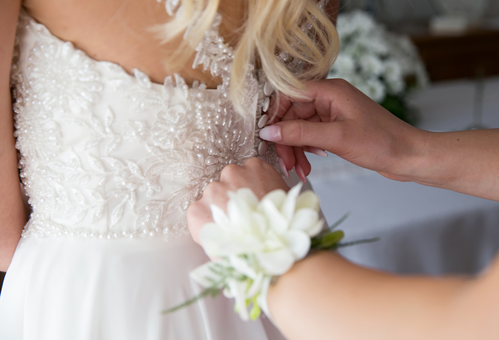 suknia ślubna i dodatki dla świadkowej - fotograf ślubny Szczucin