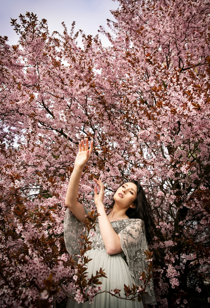 wiosenna-sesja-portretowa-w-kwitnacych-drzewach-fotograf-Mielec