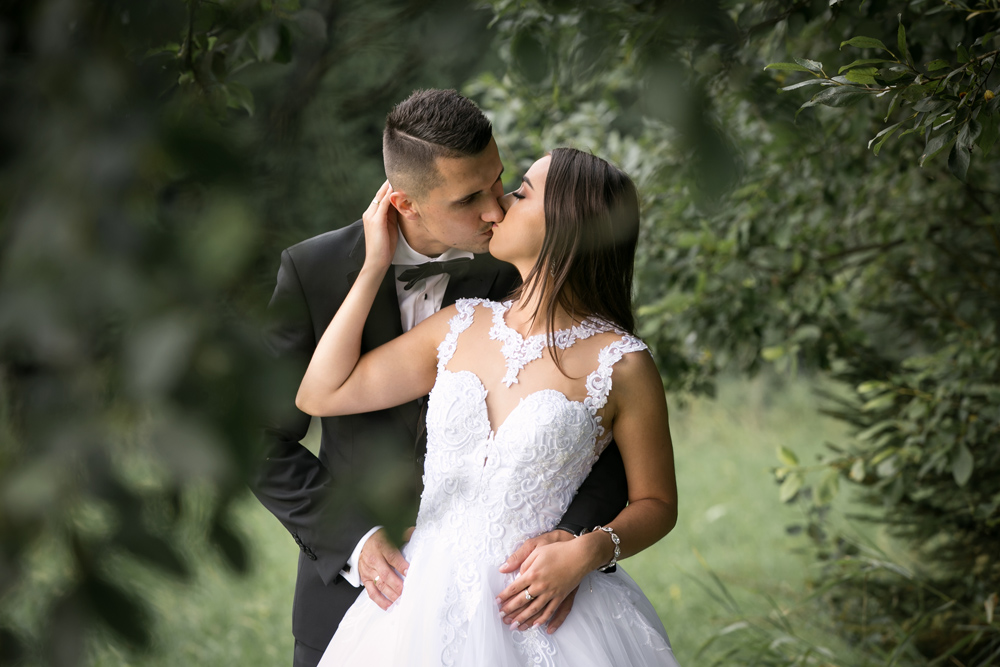 sesja-ślubna-w-lesie-romantyczna-fotograf-ślubny-Nowy-Sącz-Bapacifoto